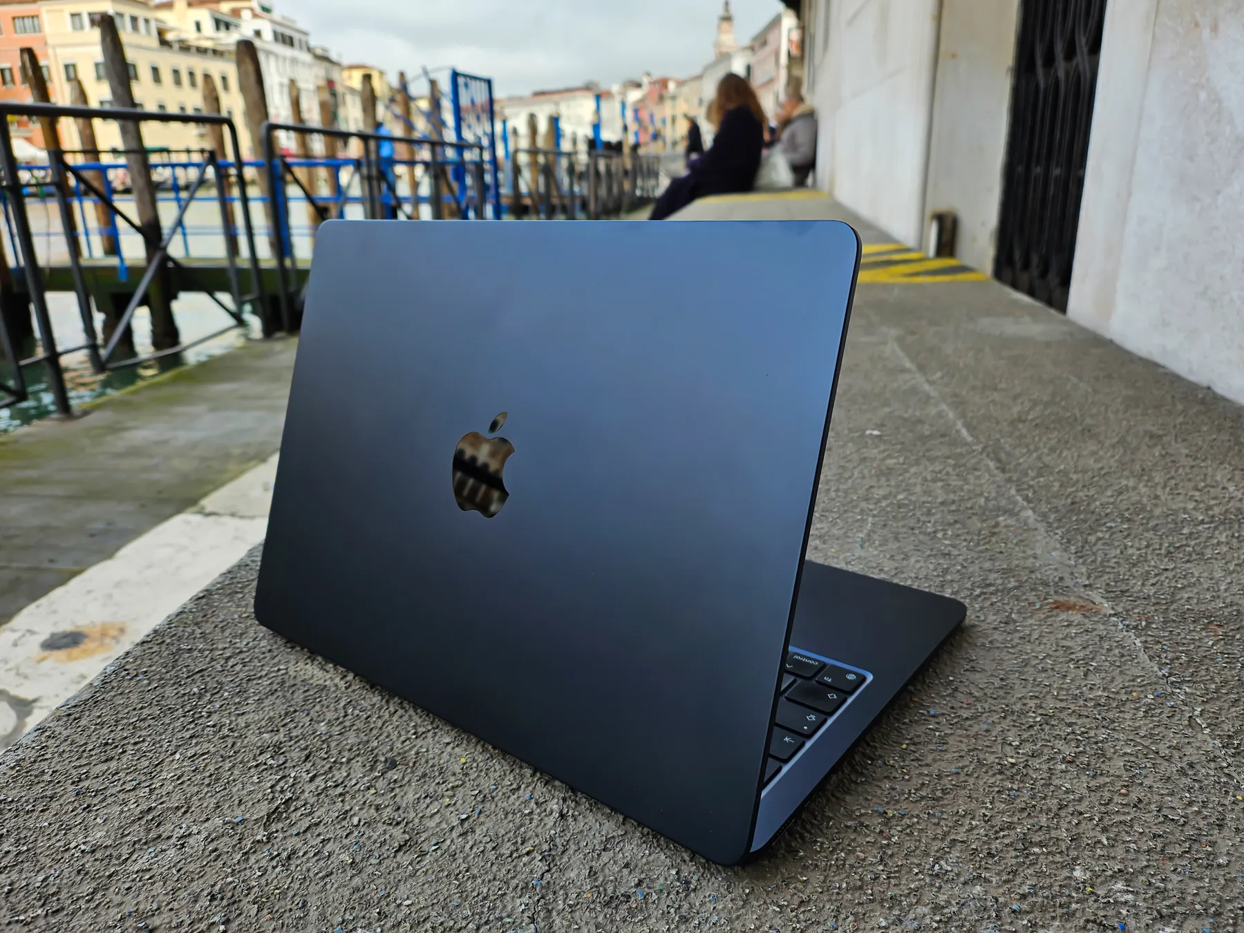 MacBook air m2 メモリ8gb SSD512 ミッドナイト 2022