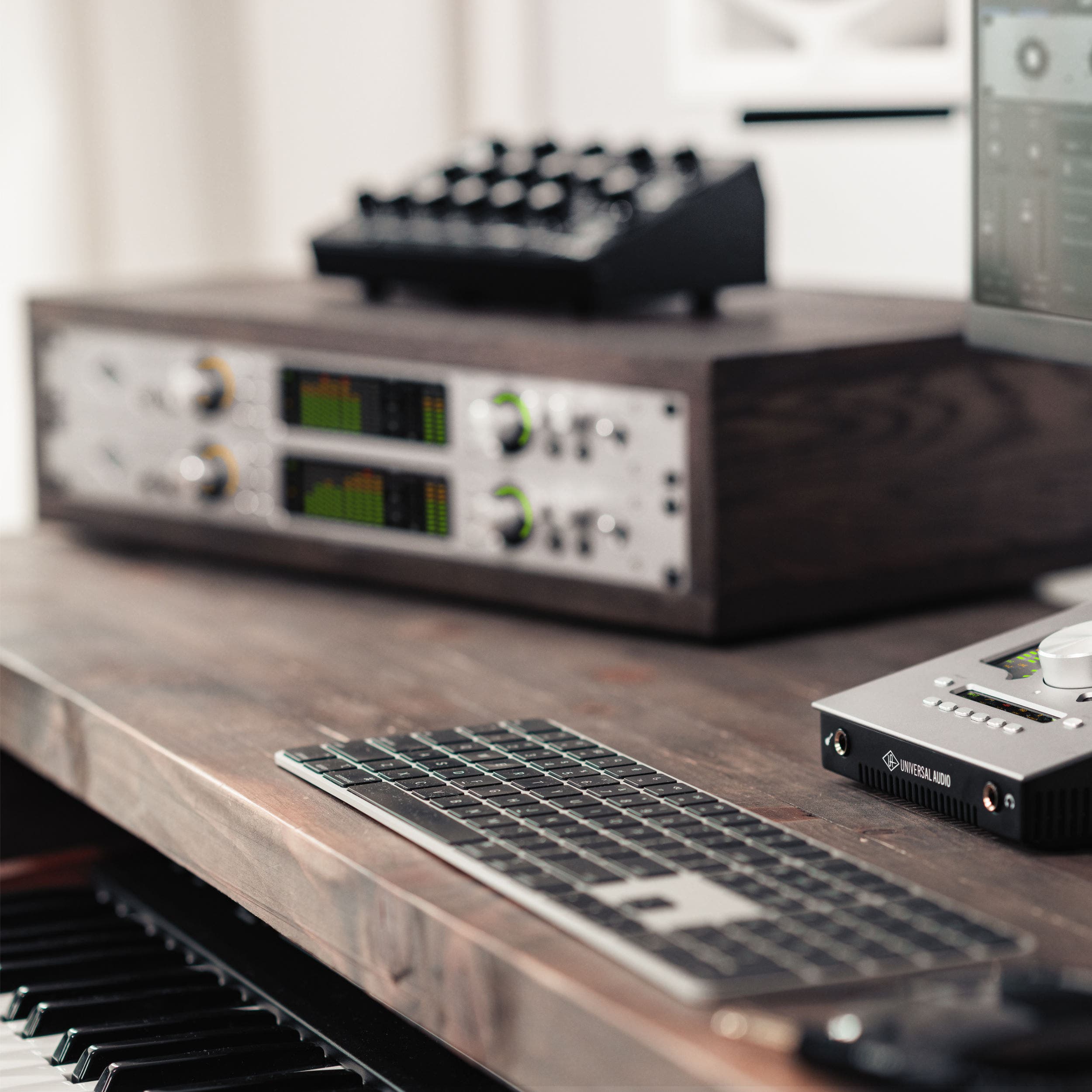 UNIVERSAL AUDIO APTXQG2-STU APOLLO TWIN X QUAD GEN 2 STUDIO AUDIO