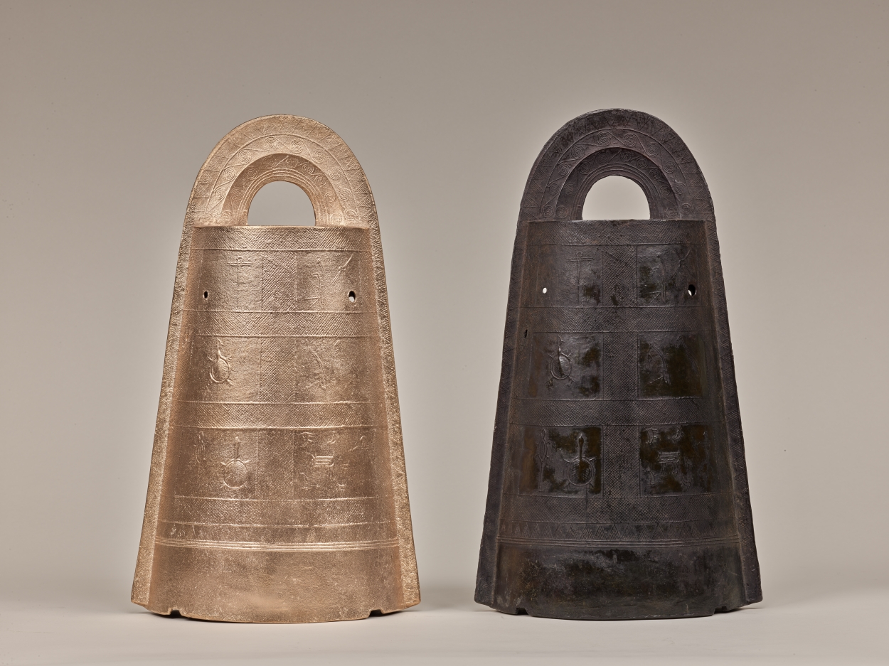 金色の銅鐸を鳴らしてみよう！