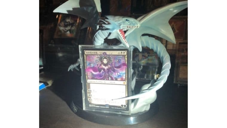 遊戯王】一番くじB賞の青眼の白龍フィギュアがTCGディスプレイにも