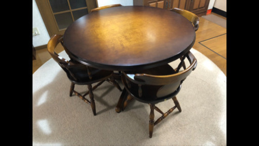 キツツキマーク 丸テーブル