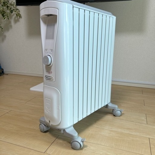 デロンギのオイルヒーター ベルカルド（RHJ75V0915-GY） ハンガー付き