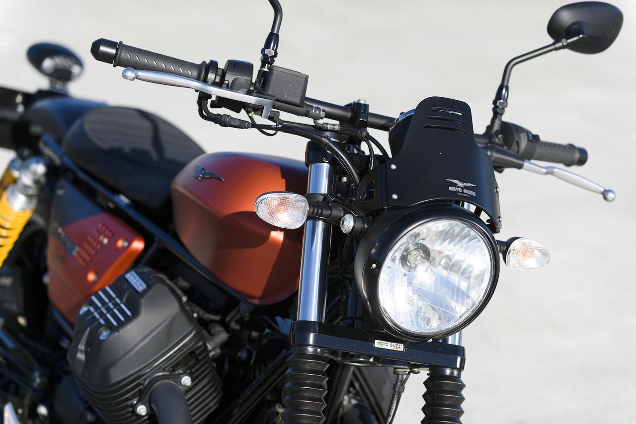 モトグッツィ V7III/V9ボバーのヘッドライト モト・グッツィ V9 ボバー