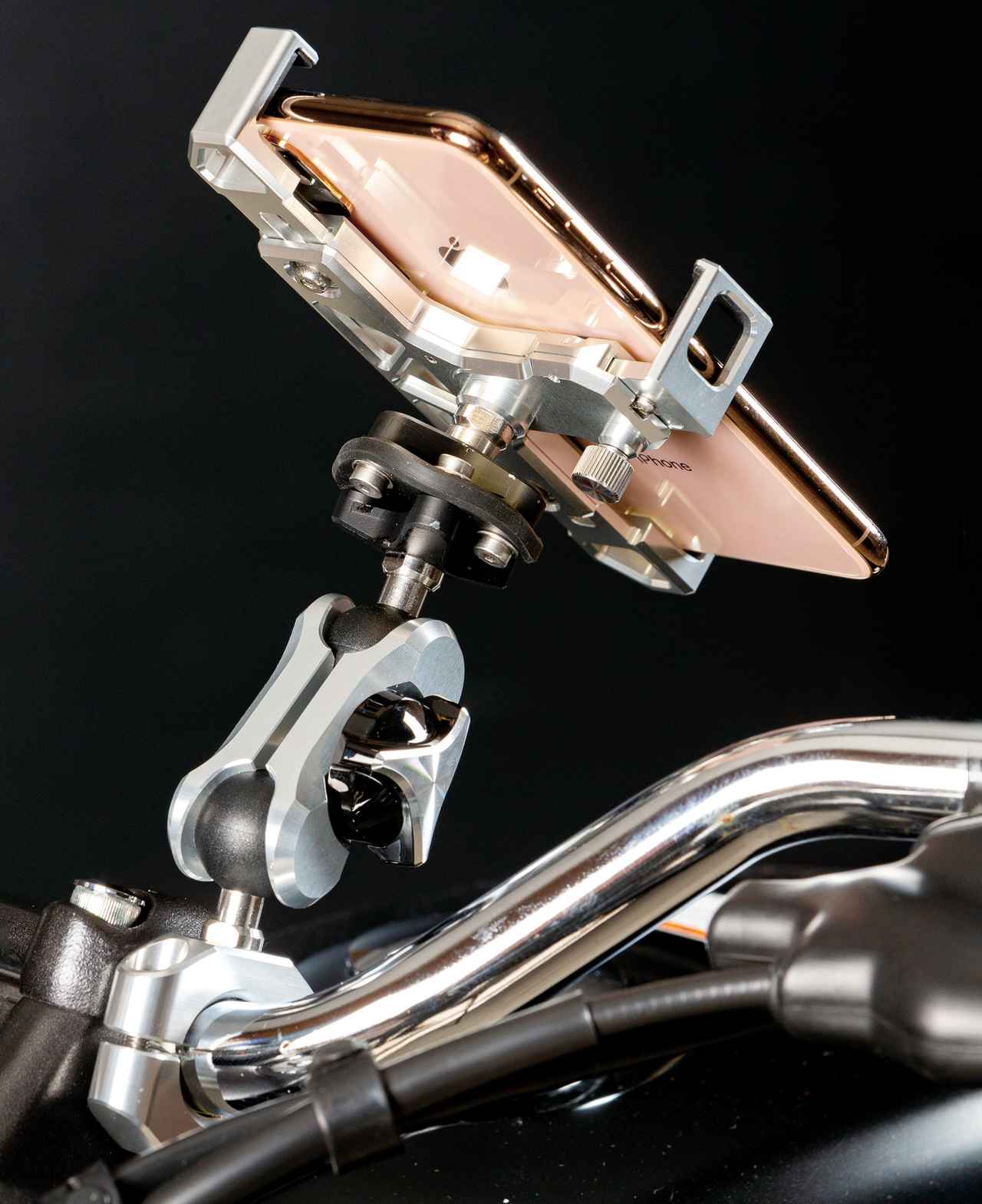 スマホホルダーの振動対策｜サインハウスのバイブレーションガードを