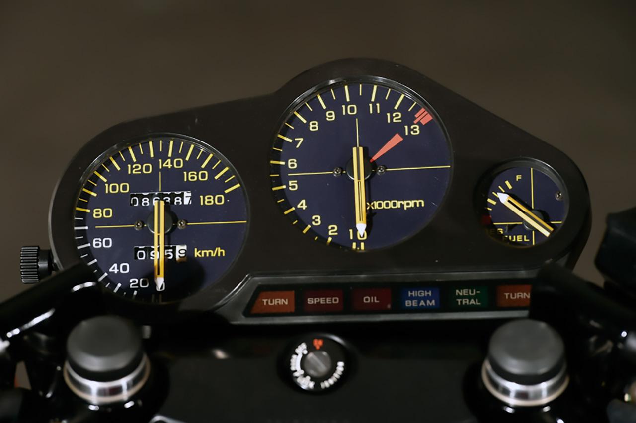 ホンダ「CBR400F」（1983年）回転数に応じてバルブを切り替えるREV機構