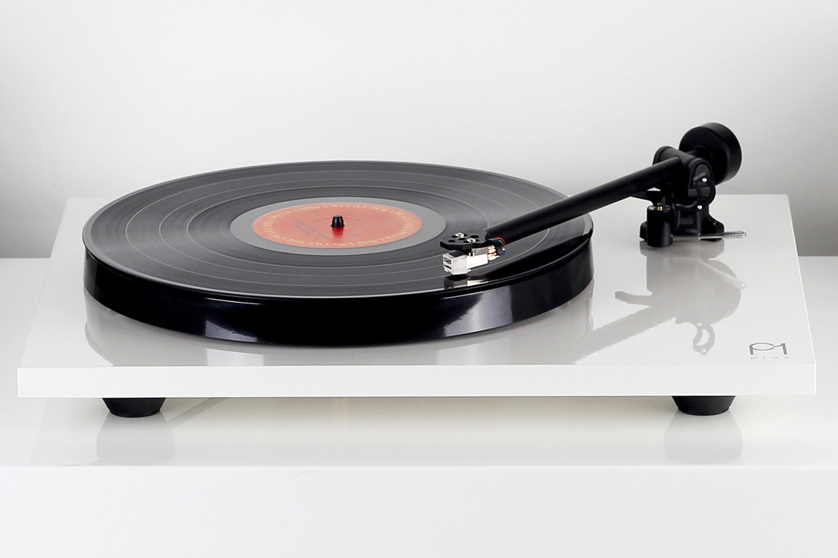 英国REGA、フォノイコ内蔵レコードプレーヤー「Planar 1 Plus」とMM