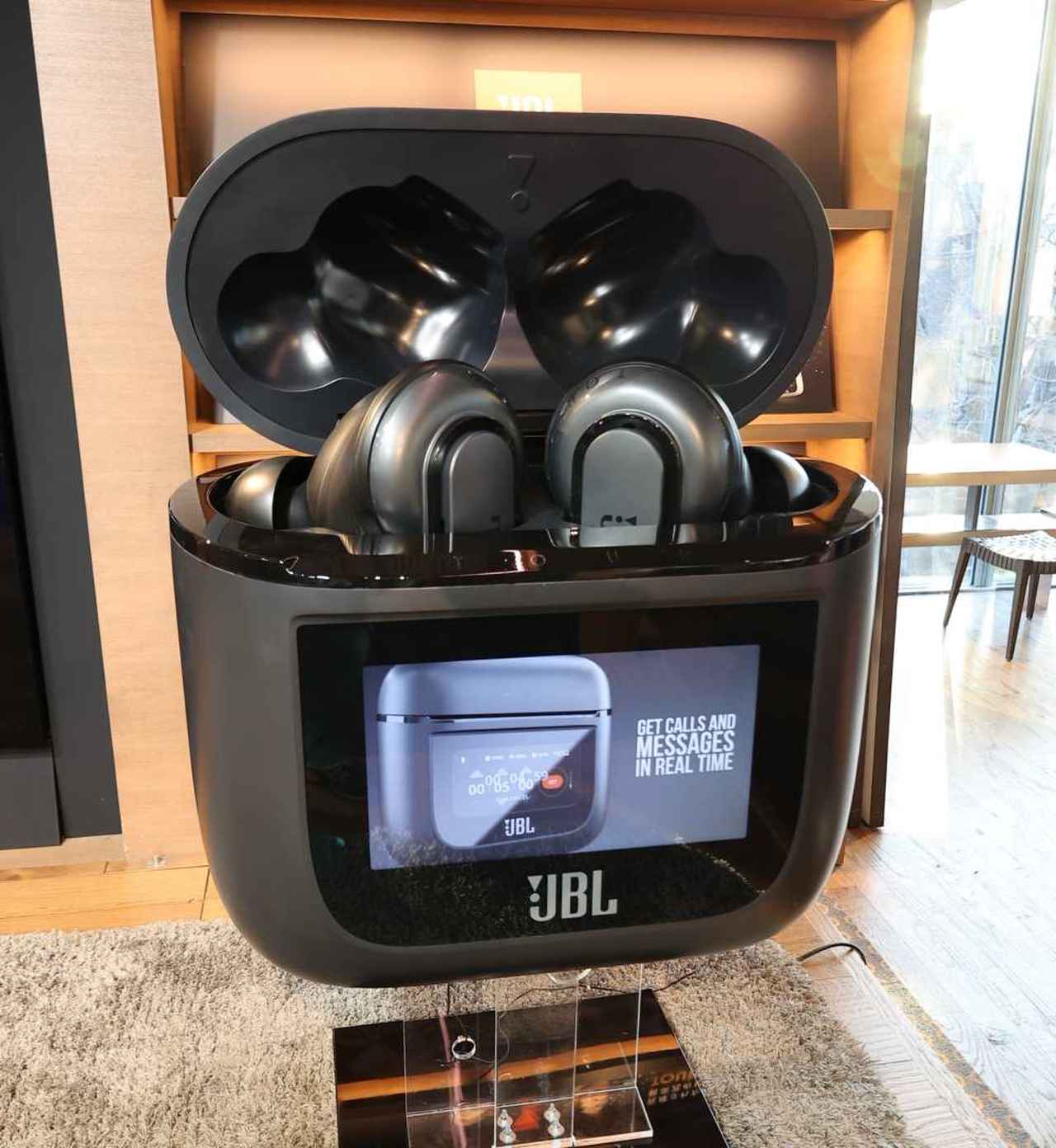 JBL、新作完全ワイヤレスイヤホン「JBL TOUR PRO2」のローンチパーティ
