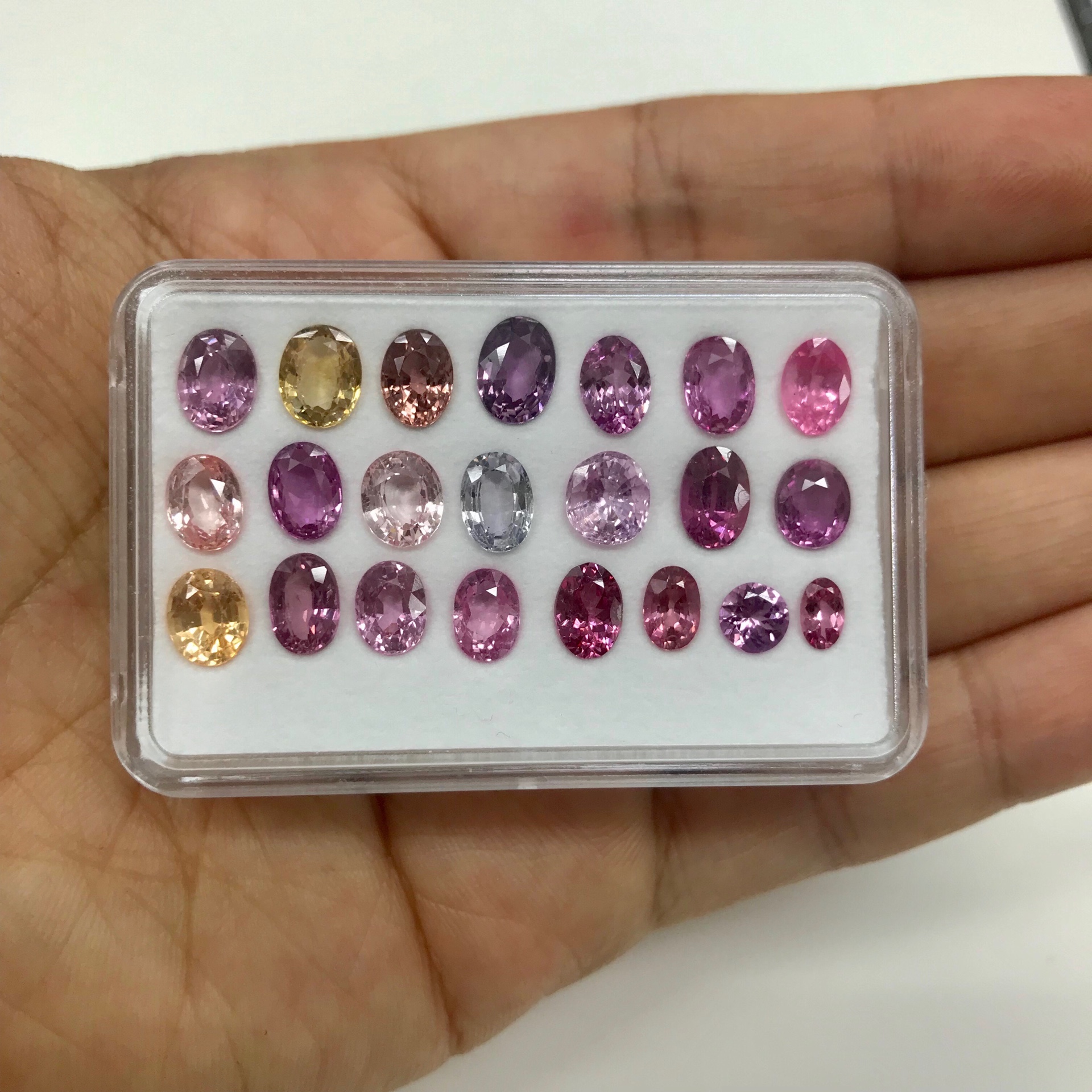 ピンクのタンザナイトがあるって本当？価値は？入手方法は？ピンク