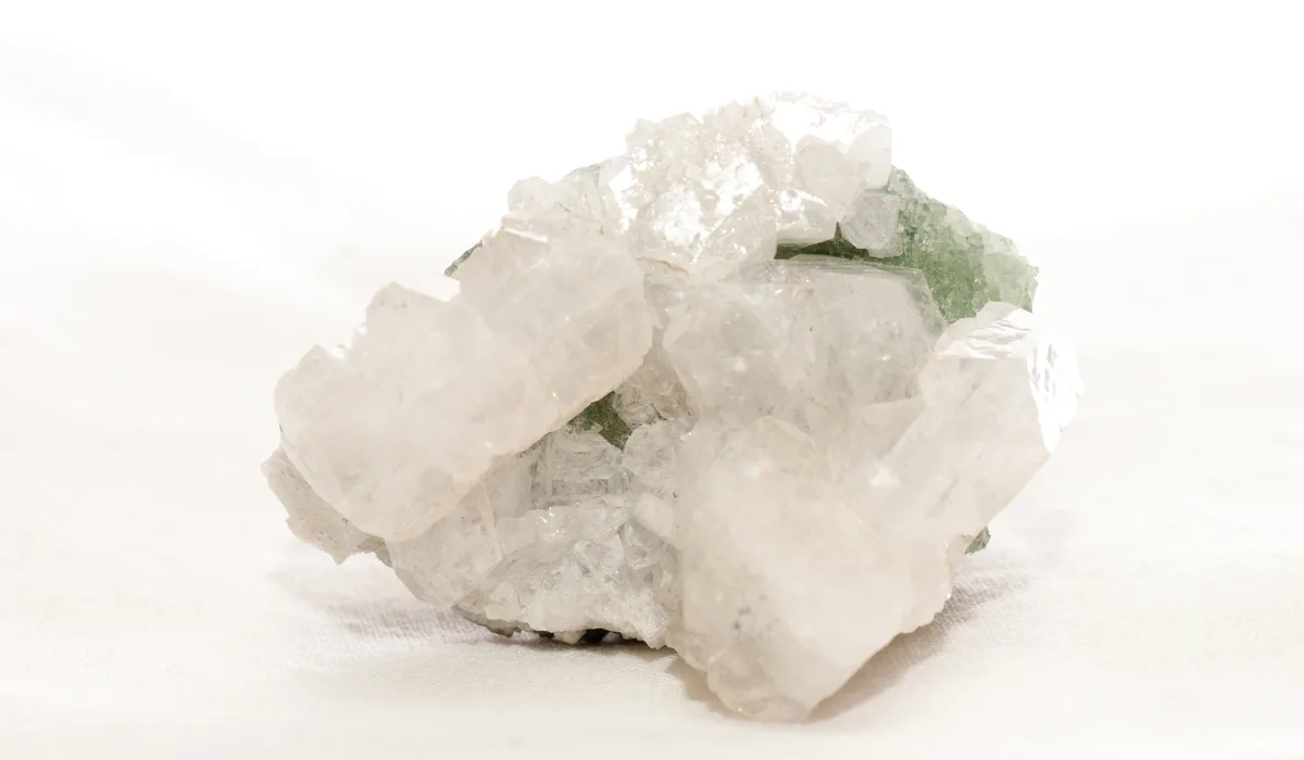 魚眼石 アポフィライトについて クォーツとの見分け方など | カラッツ