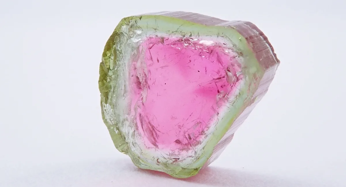 バイカラートルマリンは華やかな宝石！？偽物はあるの？見分け方は