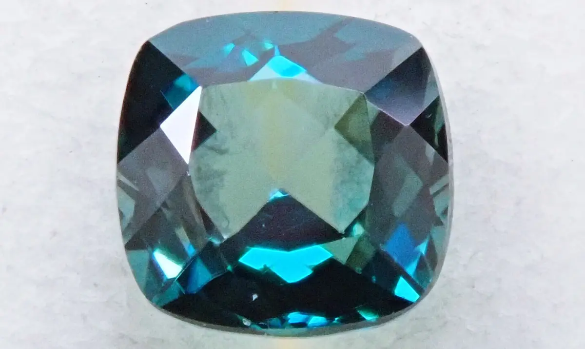 グランディディエライトは新しい宝石？特徴、価値基準、偽物の存在など