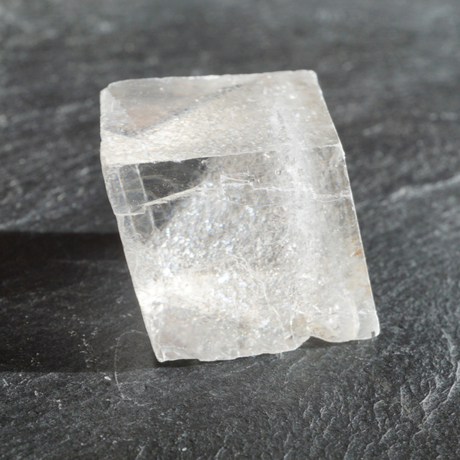 方解石カルサイト｜バイキングの羅針盤だった歴史や特徴、価値など