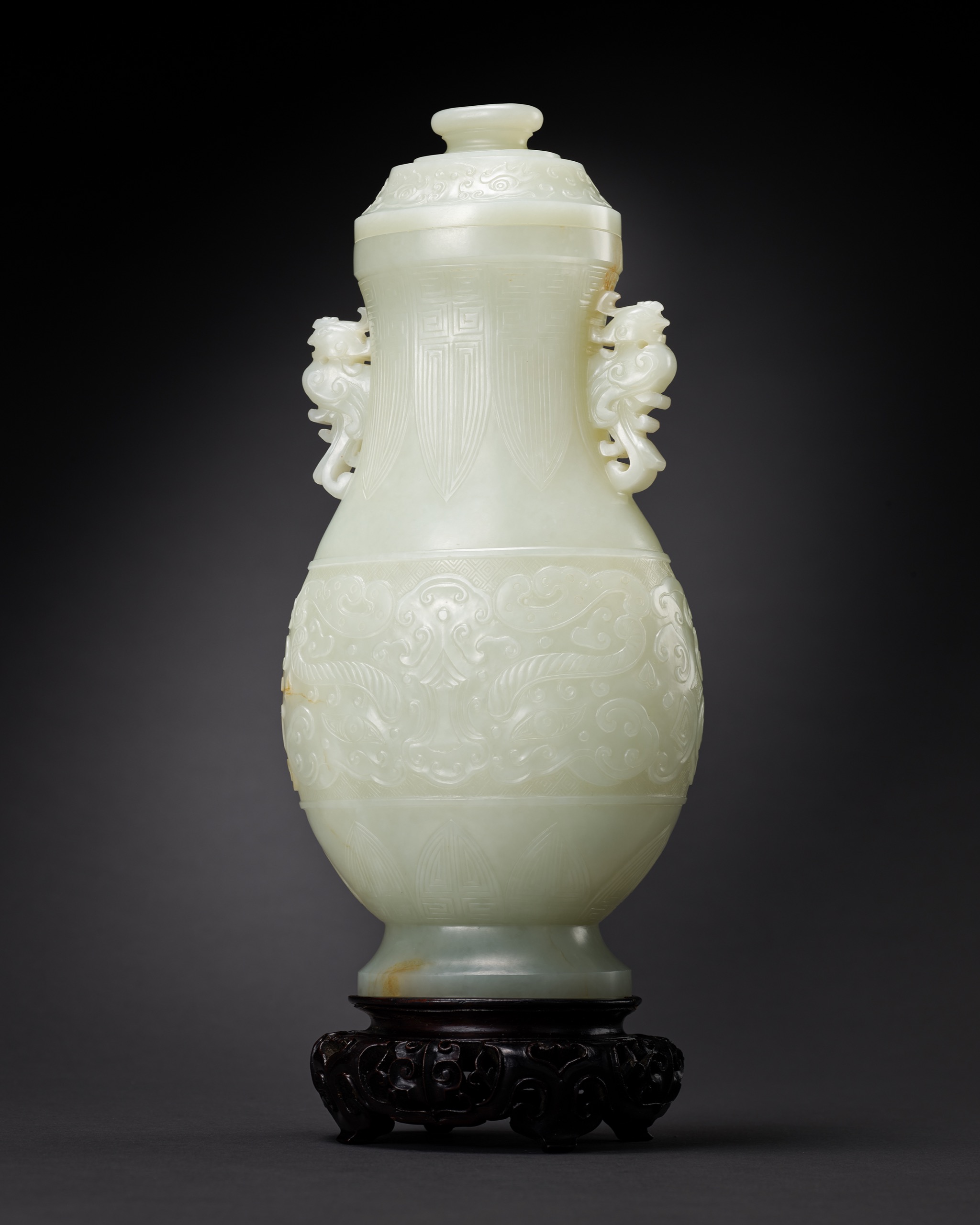 送料無料古い新潟糸魚川翡翠A貨彫刻観音立像 鑑定書付 31.5cm/1963g