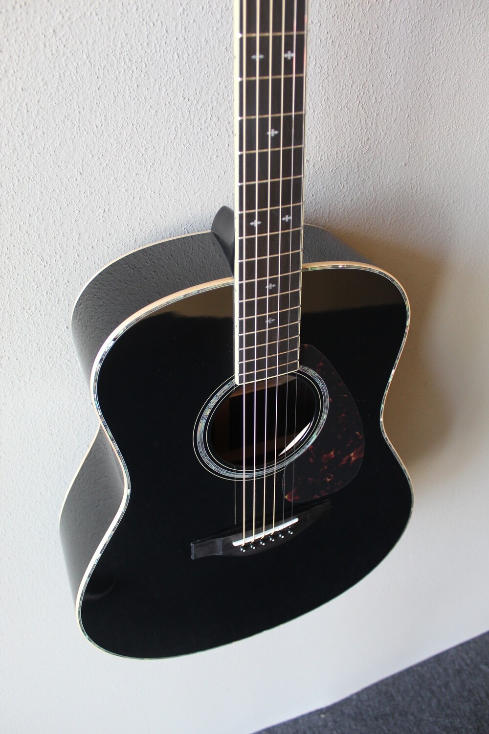 Yamaha LL16D Steel String Jumbo Acoustic/Electric Guitar - Black