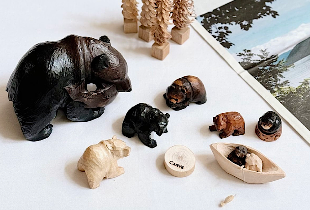 愛くるしい姿に心打たれる。北海道土産で手にしたい「木彫り熊」に