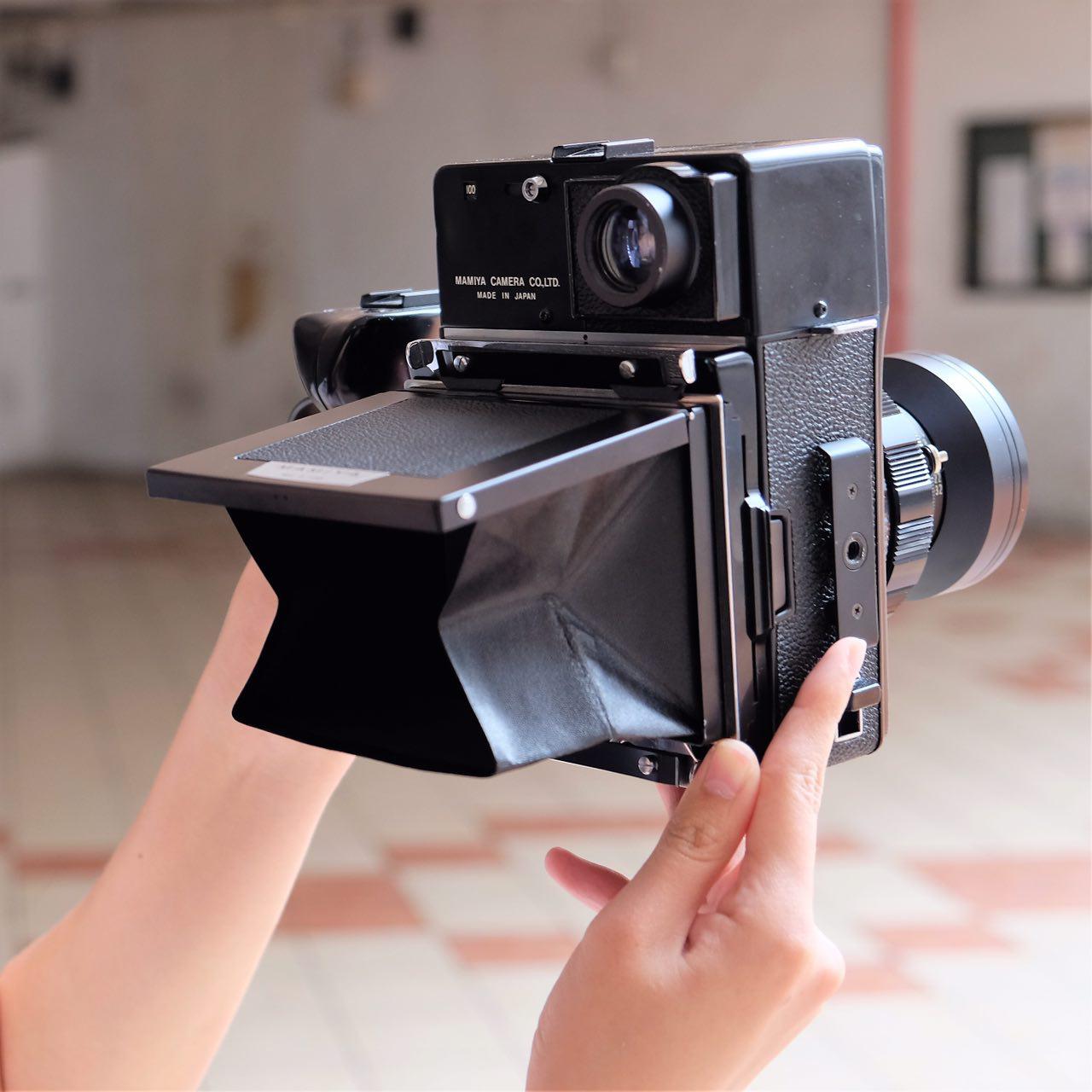 Featuring the Mamiya Universal Press! – Damian with Sandra