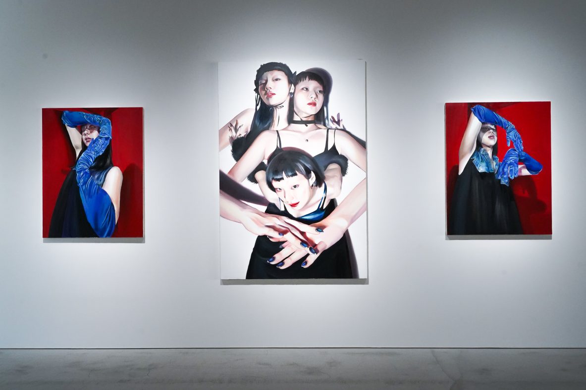 私は絵を描いてるよ、あなたは？』アーティスト・杉山日向子が自画像を