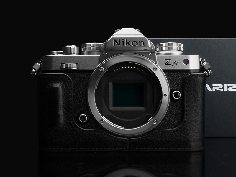 GARIZ、ニコン Z fc用のレザーケース。ブラック/ブラウンの2色