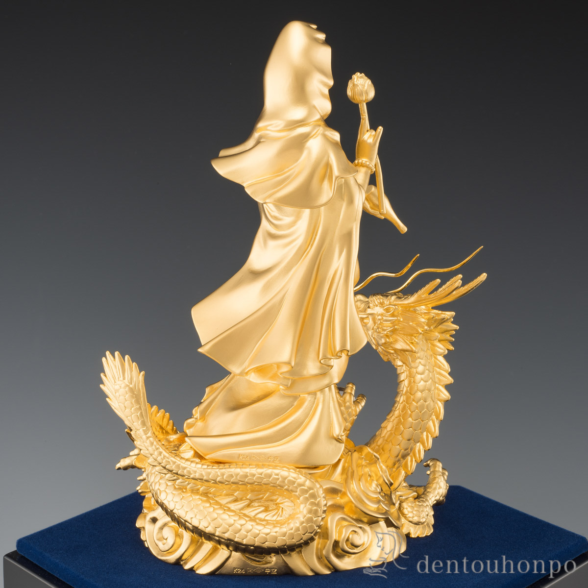 純金・純銀製ドラゴン彫刻 作者不明 竜の純金彫刻、3465万円 写真3