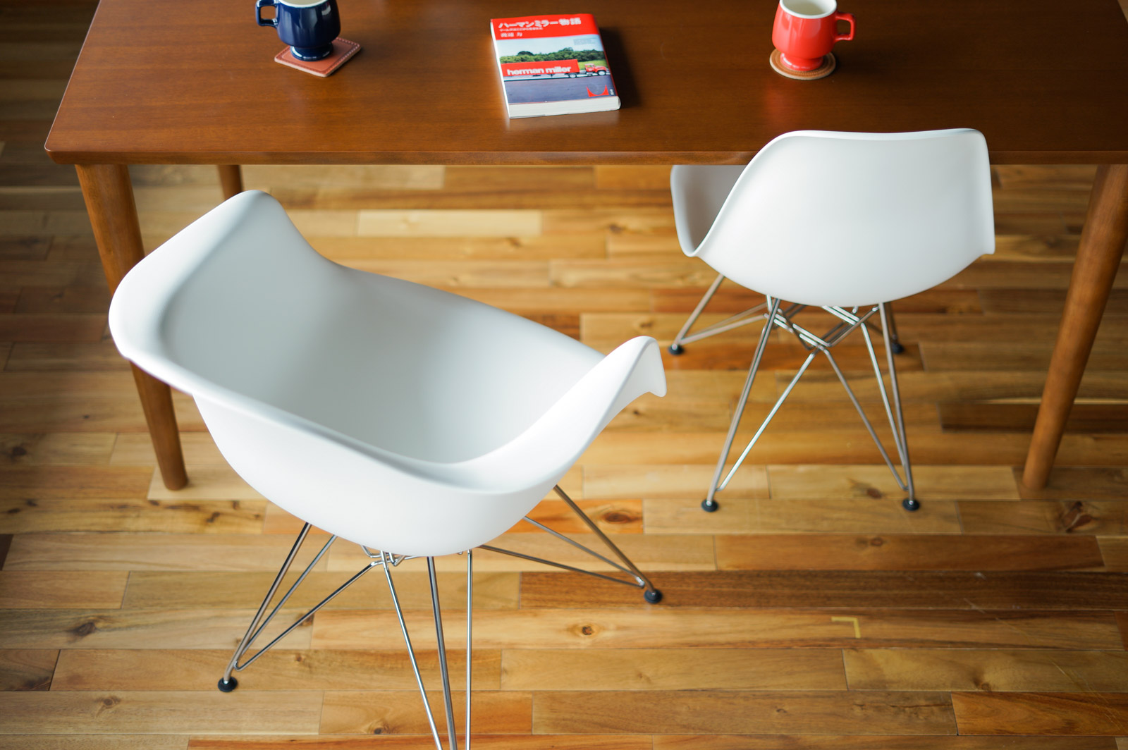 イームズ アームシェルチェア DAR ホワイト クロームベース［DAR. 47