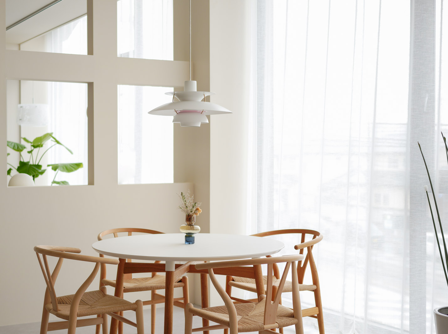 ルイスポールセン（Louis Poulsen） PH5 / モダン・ホワイト