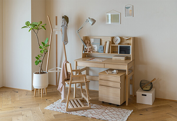 アクタスからパイン無垢の「ミッテ」デスクが新登場！「アスパイア」も