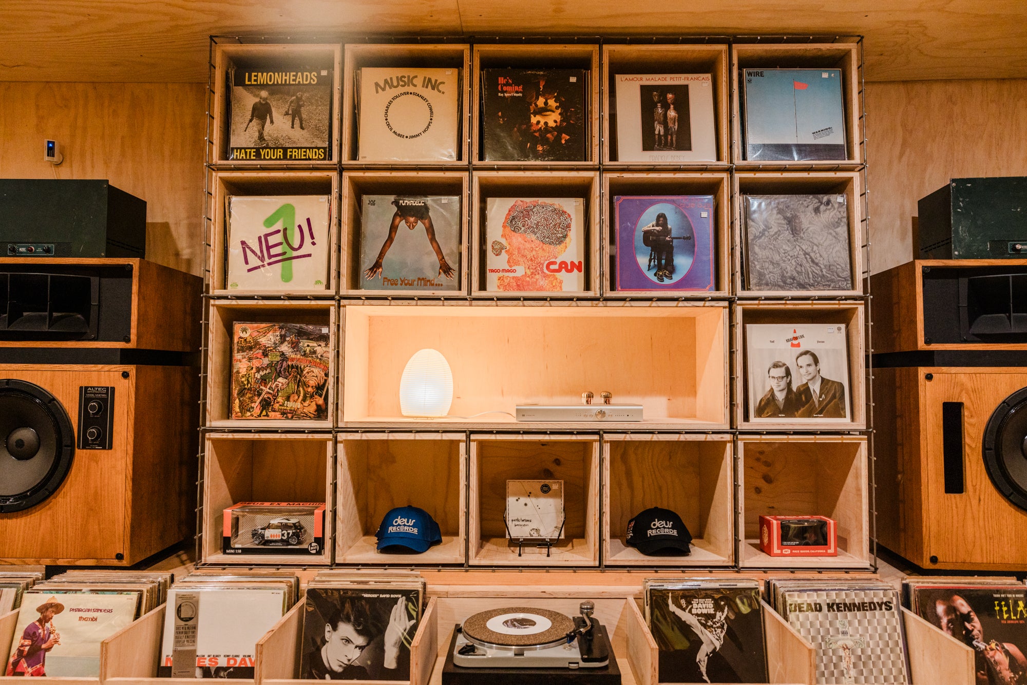 Deus Ex Machina California shop ディスプレイ額装 Deus Ex Machina