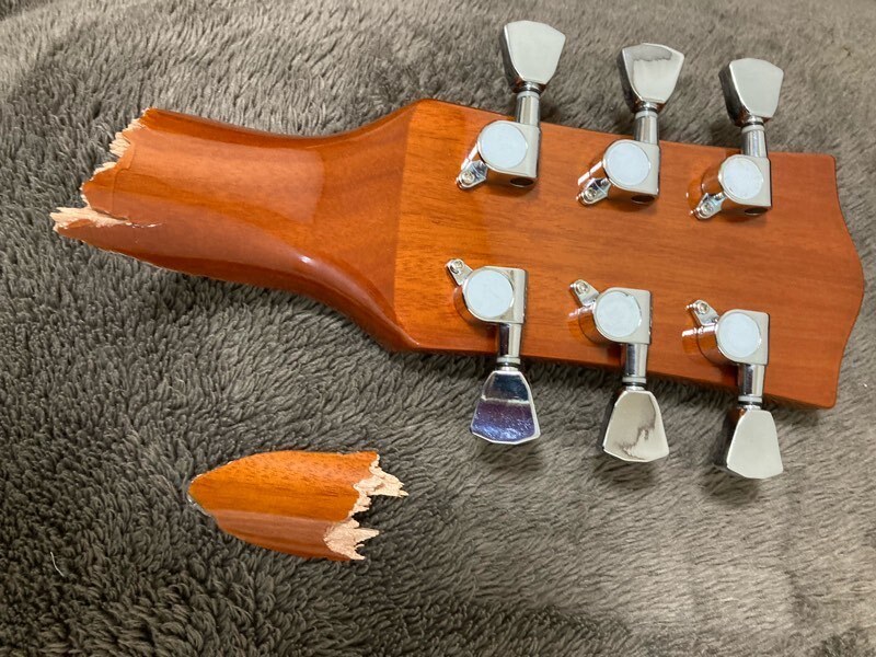 見事なネック折れ！それにしても頭（ヘッド）の軽さよ…。: オレの