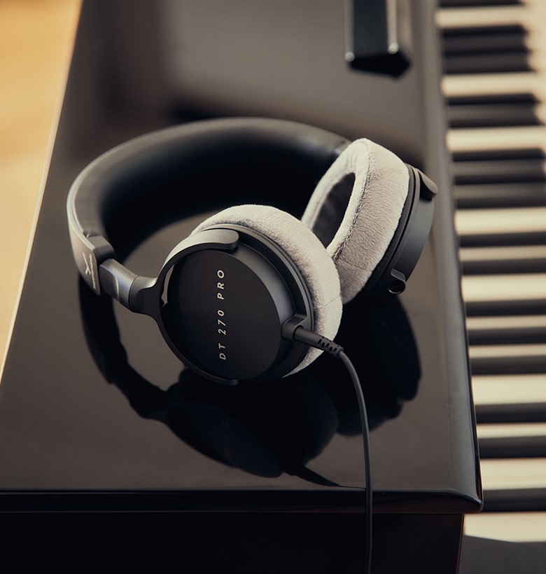 DT 270 PRO: Studio headphones for recording and monitoring