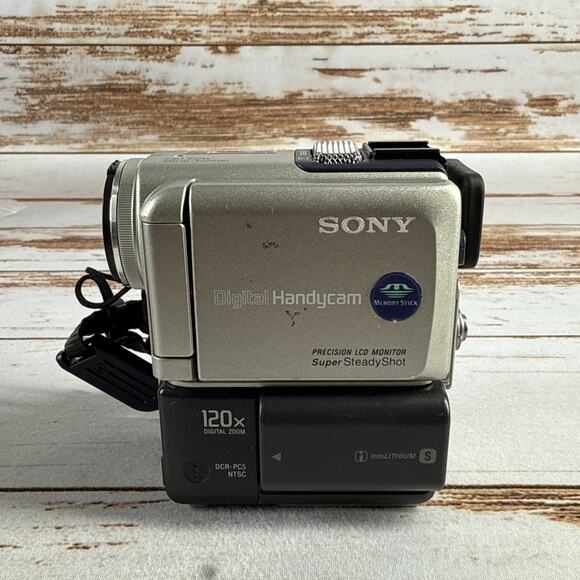 Sony DCR-PC5 ソニー ビデオカメラ Sony DCR-PC5 Mini DV Camcorder