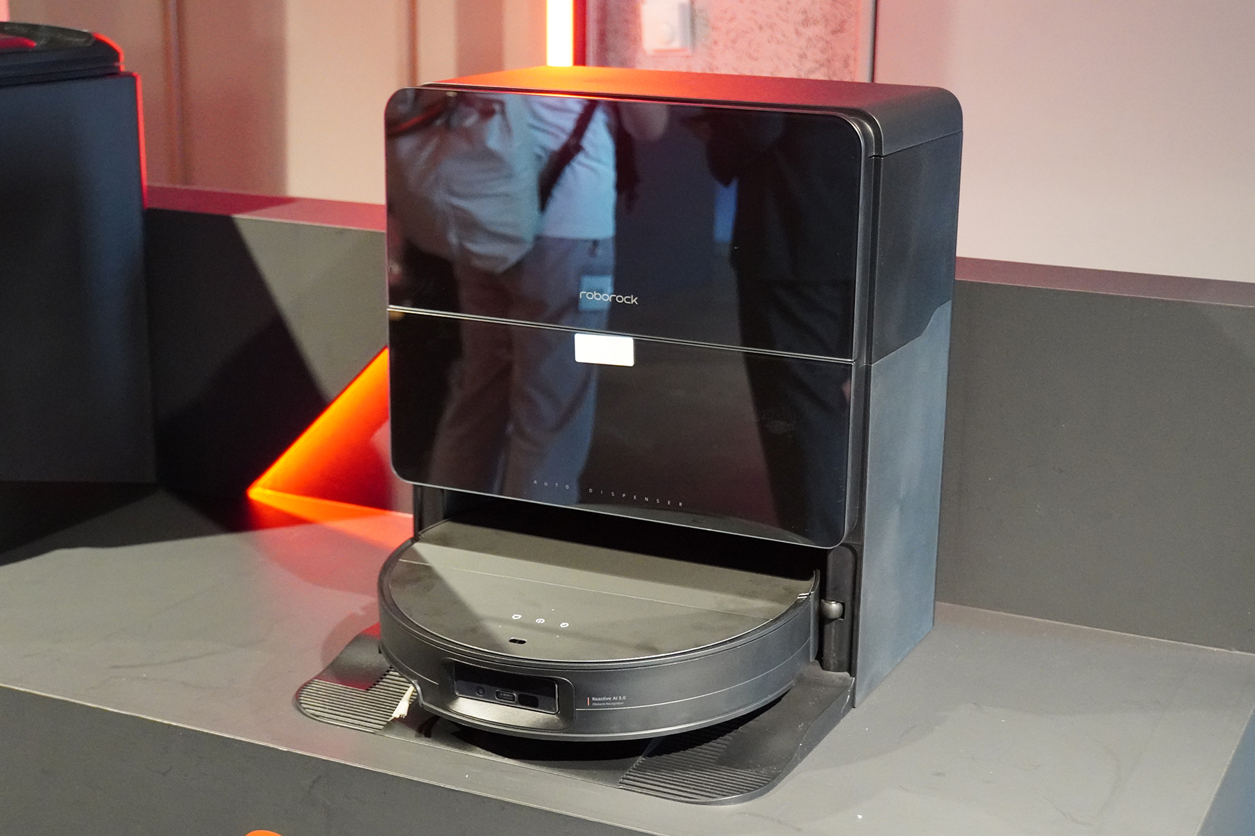 本体の厚みは7.98cm、状況に応じて変形も！賢すぎるRoborockの最新