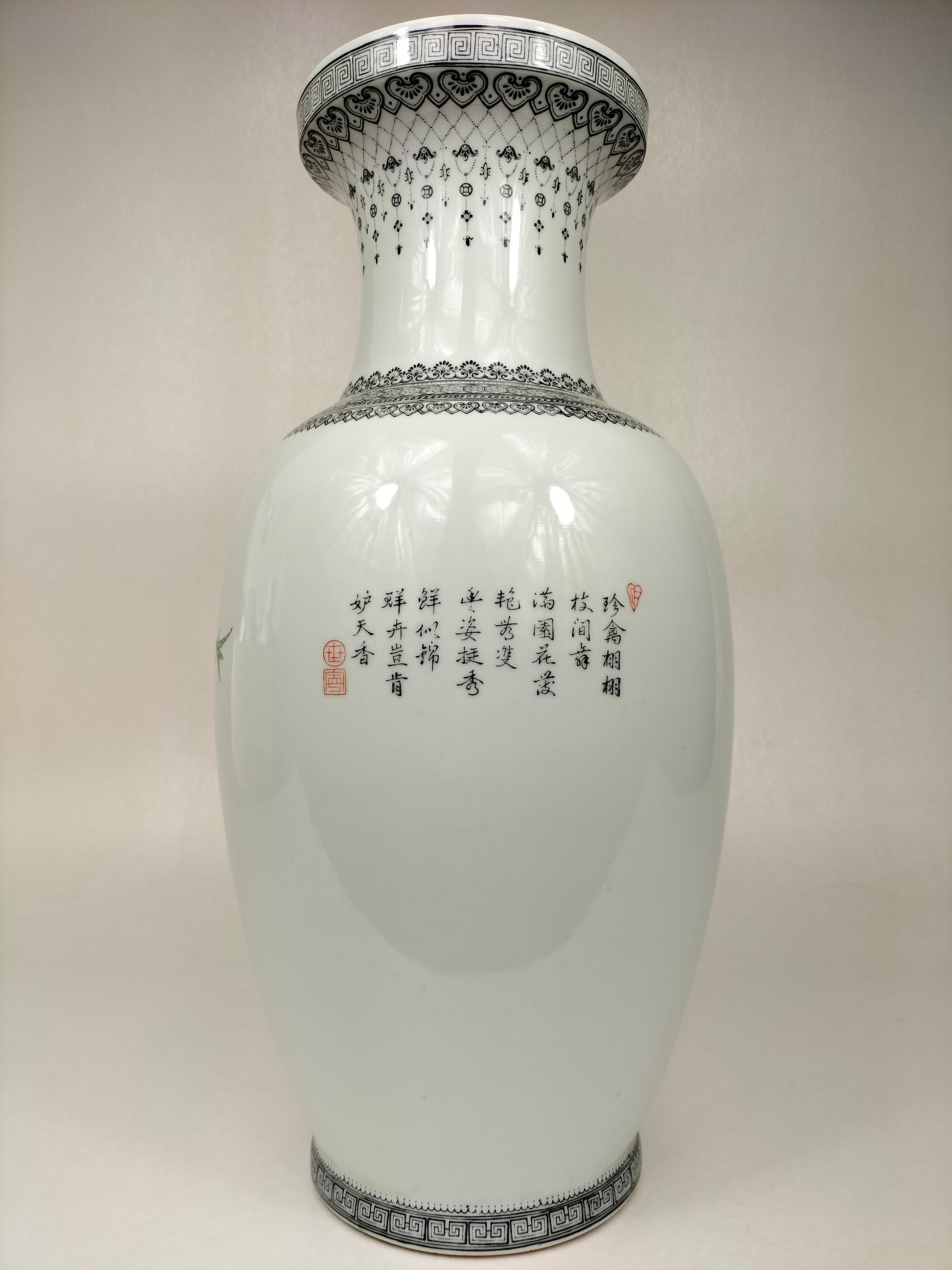 中国粉彩花鸟花瓶⁄⁄ 景德镇- 乾隆标记- 20 世纪– Diddenantiques