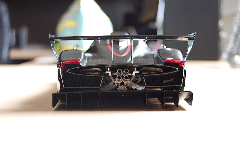 REVIEW: AUTOart Pagani Zonda R • DiecastSociety.com
