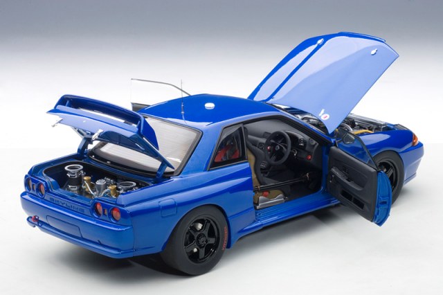 AUTOart Nissan Skyline GT-R (R32) Plain Body - Blue/Black