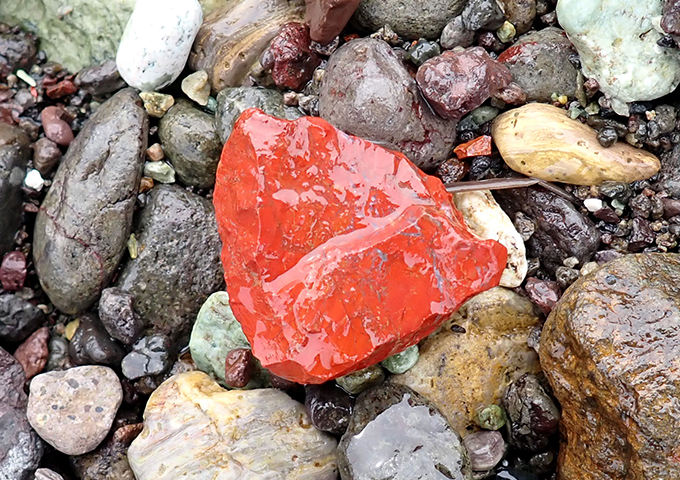 希少天然石 プレシエイテッドレッドジャスパー 原石 赤玉石 碧玉 5トン