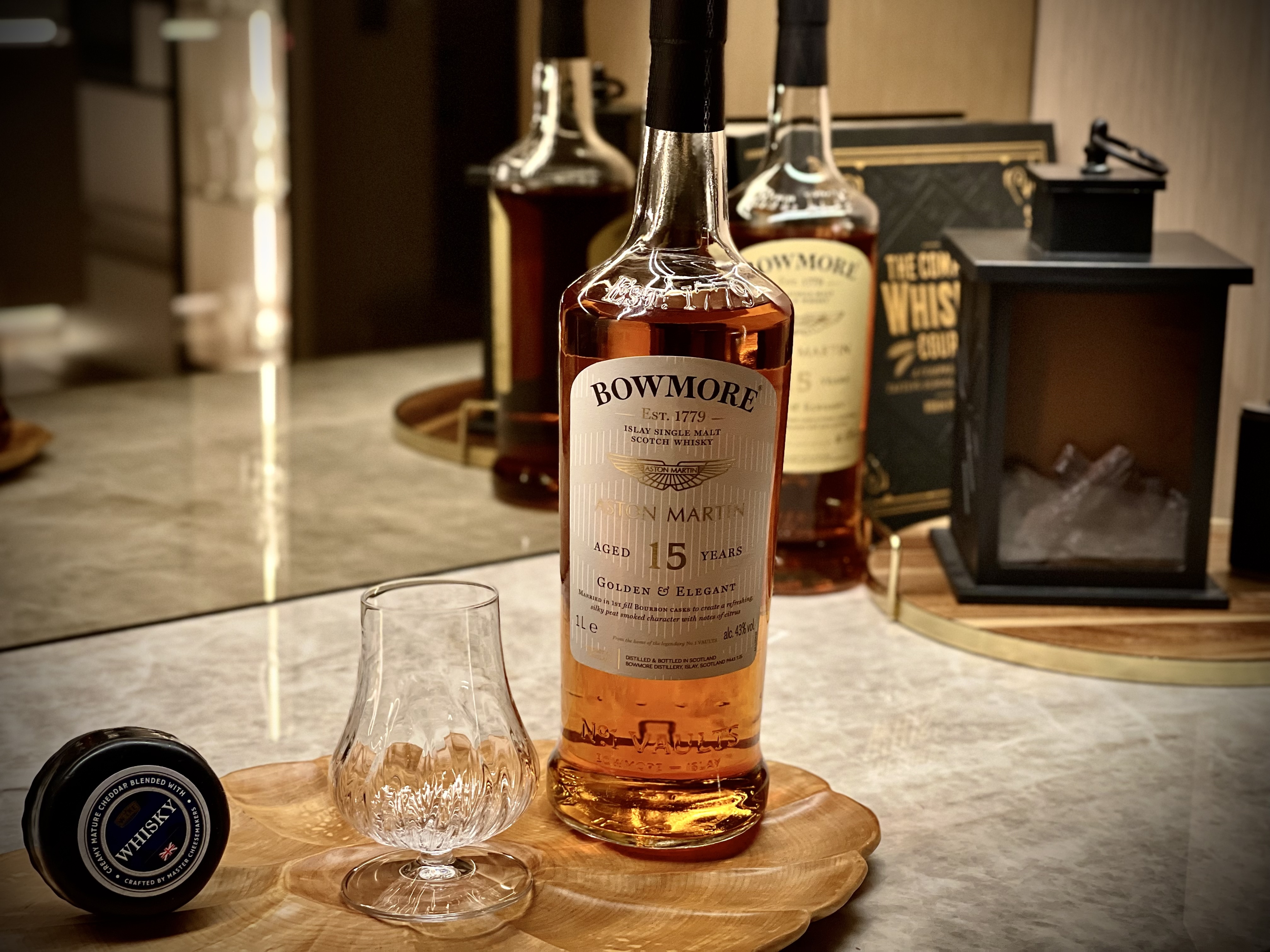 Bowmore 15-year-old Golden & Elegant Aston Martin Atom Edition 2