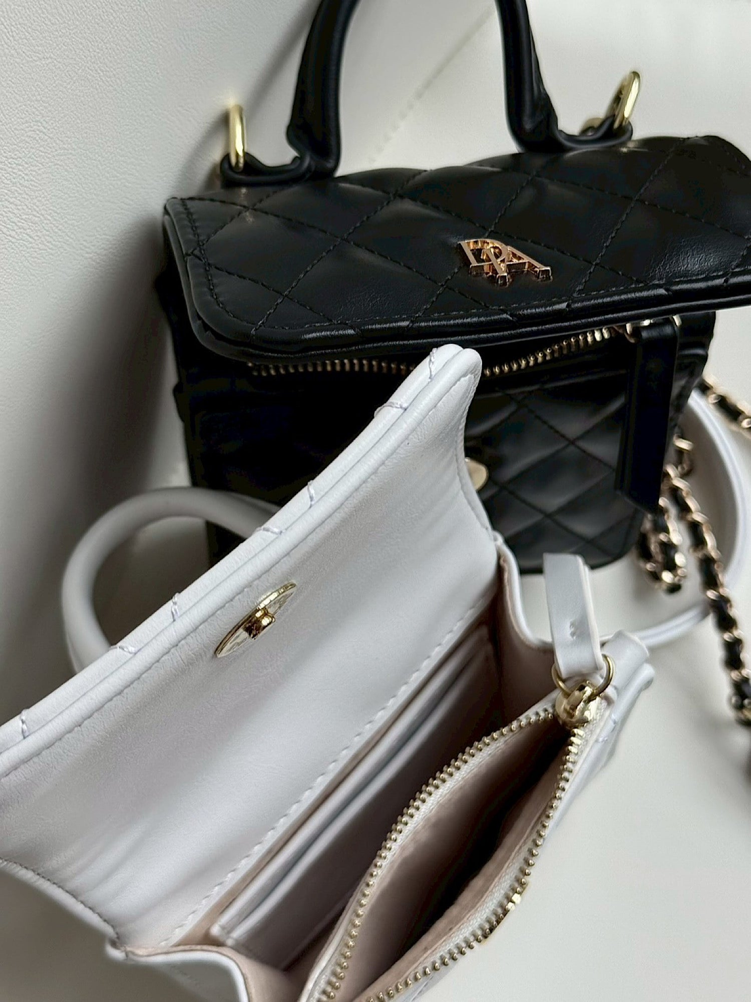 Quilted leather logo mini bag | DIANTÉ (ディアンテ)公式通販サイト