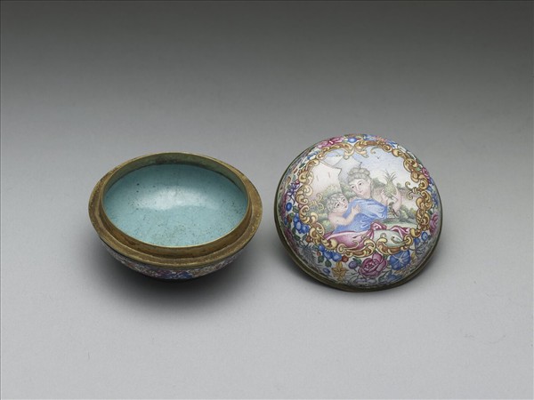 銅胎畫琺瑯西洋母子圖盒- 故宮