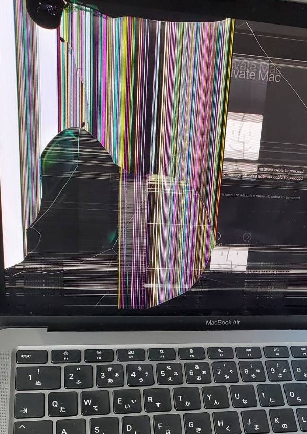 Macbook Air 13インチ 2020 Intel Corei7 画面割れ