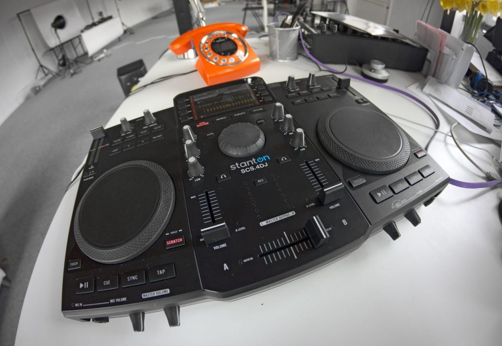 Stanton SCS.4DJ DJコントローラー Stanton SCS.4DJ review | MusicRadar