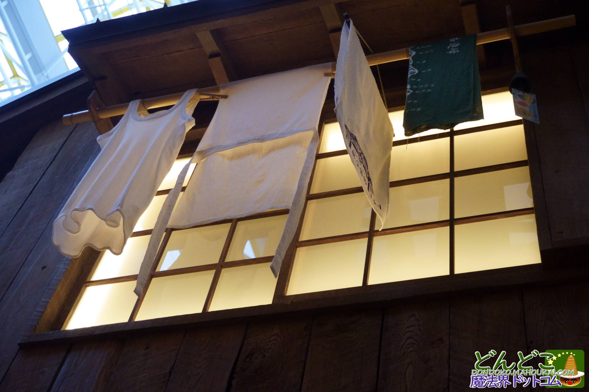 隠れスポット】ジブリの大倉庫「にせの路地」には「千と千尋」の油屋