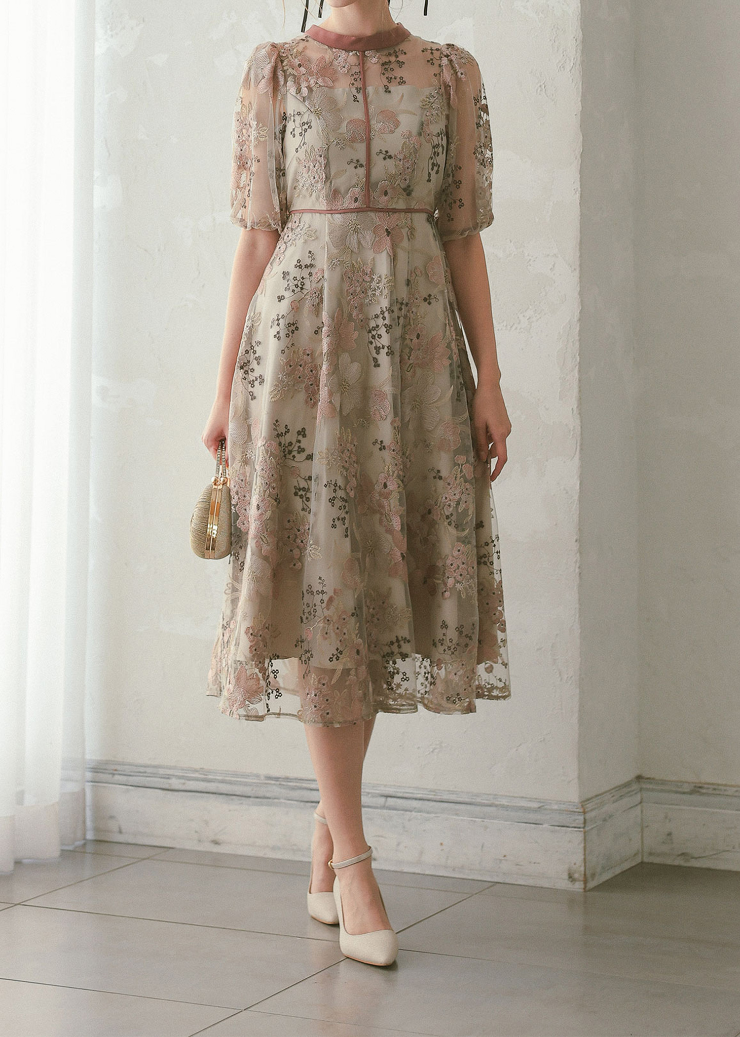 フラワーエンブロイダリードレス|DorryDoll