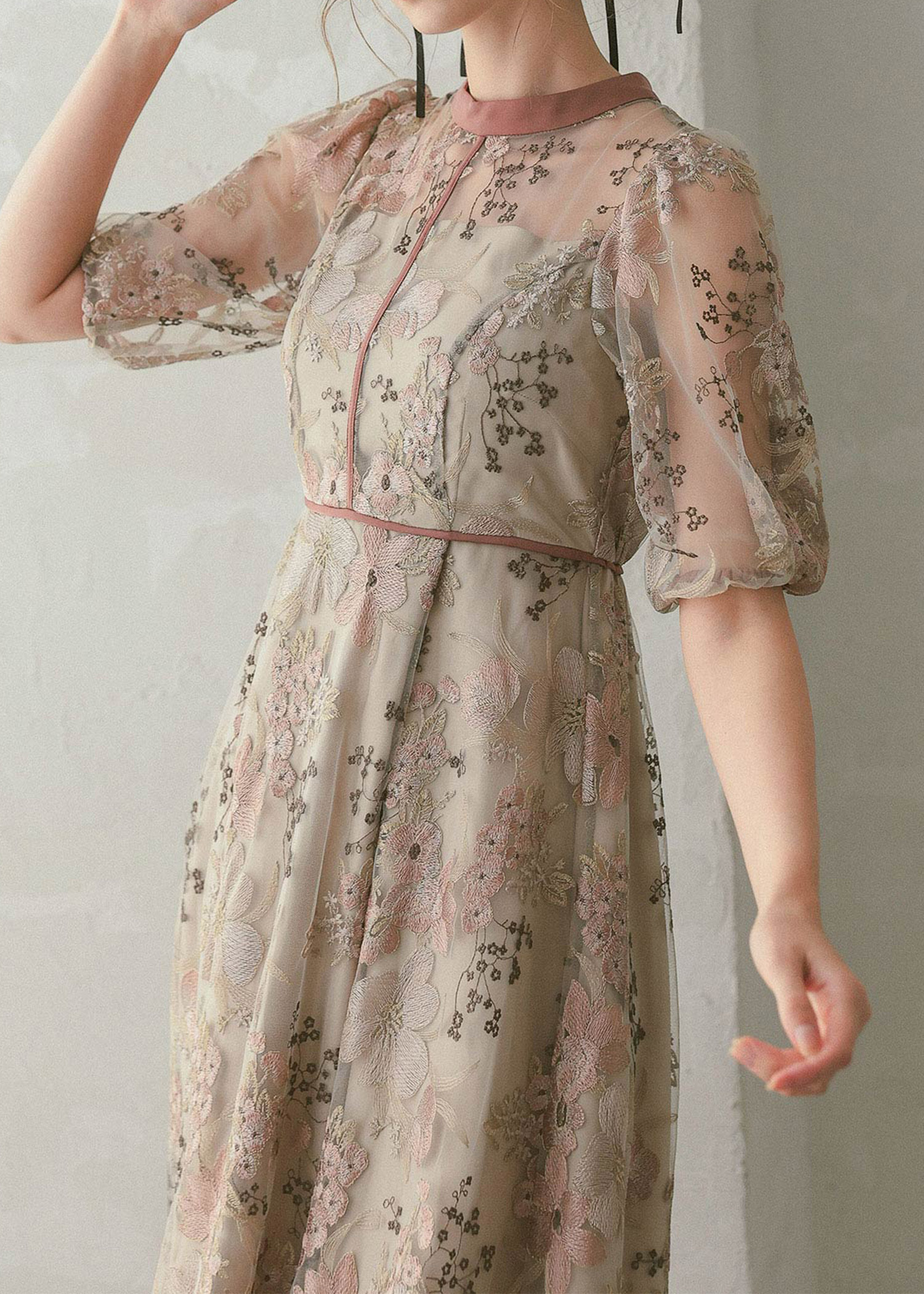 フラワーエンブロイダリードレス|DorryDoll