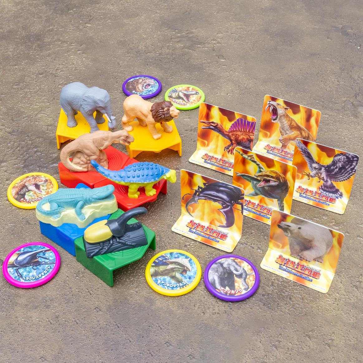 恐竜・動物・昆虫フィギュアとキラキラディスクのセット！マクドナルド