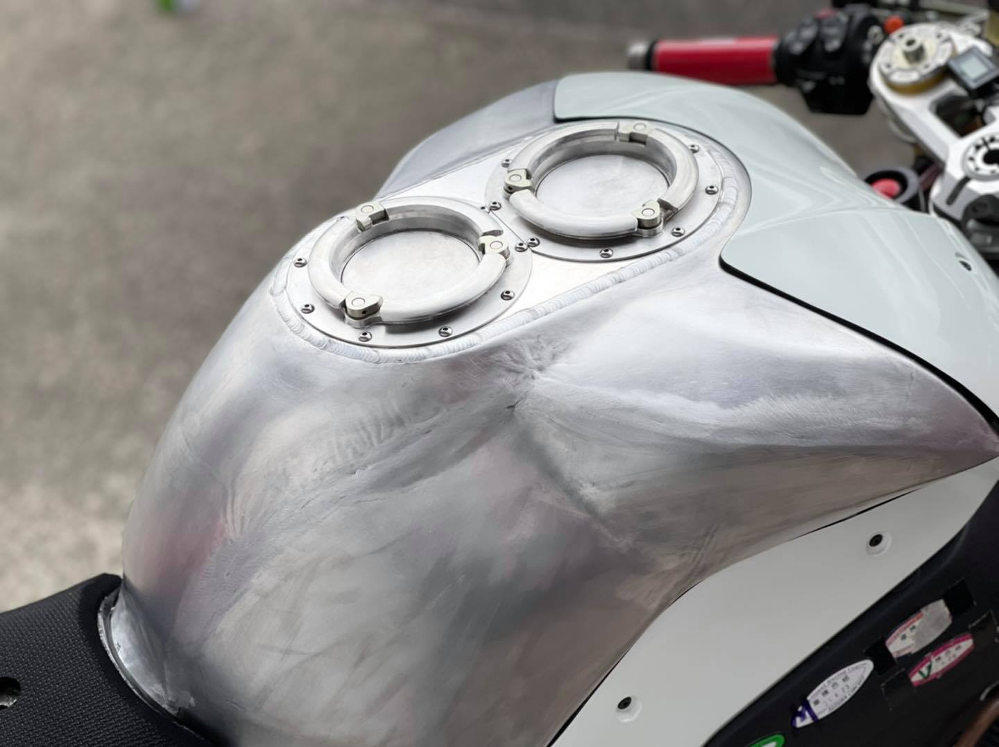 k*y様 ドゥカティ ST2 ガソリンタンク k*y様 ドゥカティ ST2 ガソリン