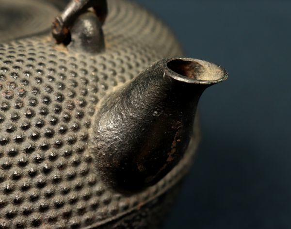 高陽堂 粒銀象嵌堤手 斑紫銅蓋 霰文 鉄瓶