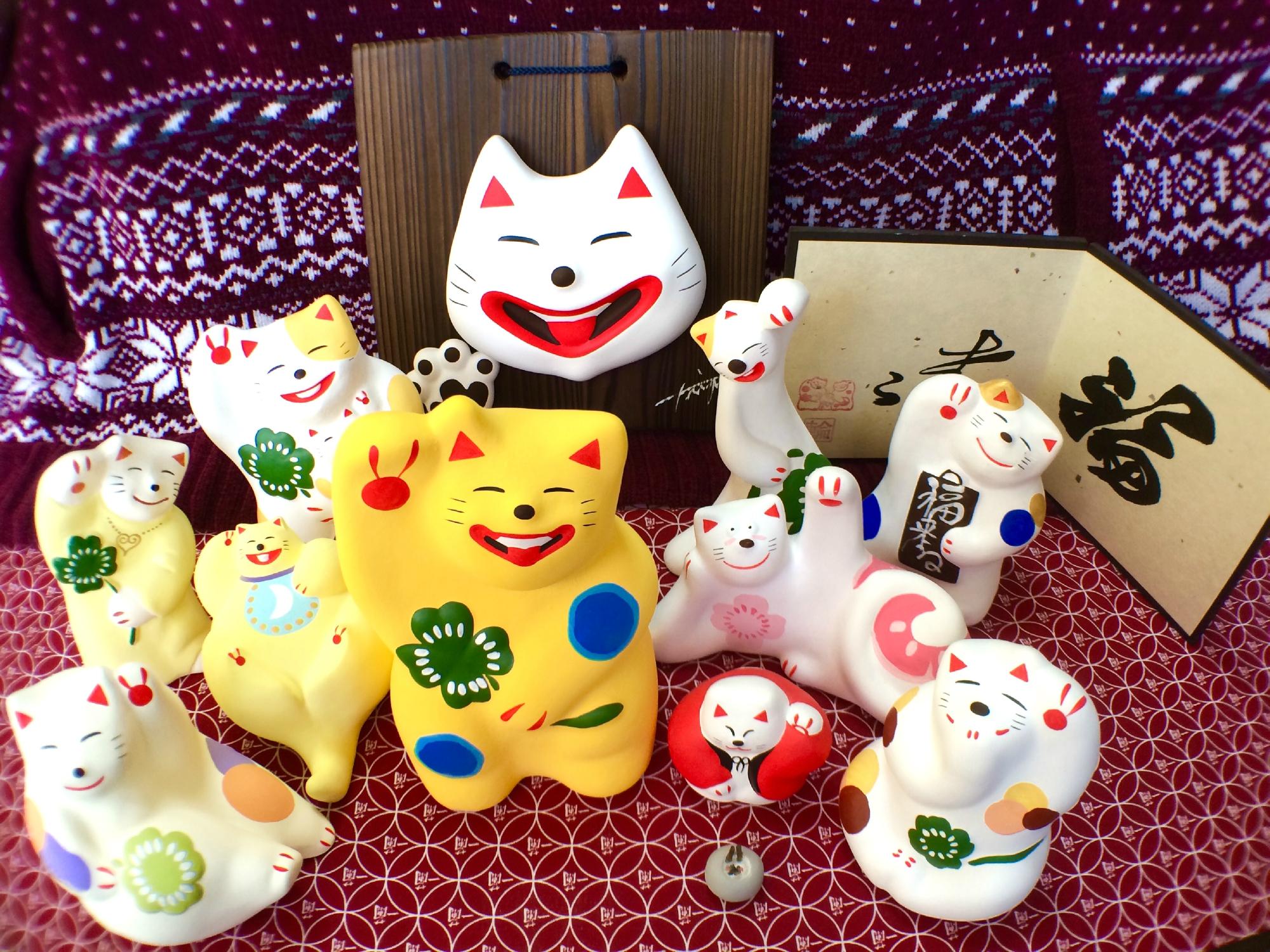 工房 輪葉葉『壁掛け』斜め・右手 工房輪葉葉 招き猫 壁掛け斜め右手 工房