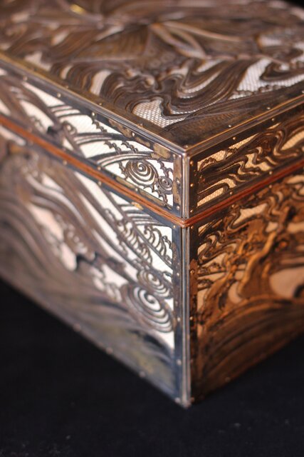 極上 鳳凰 彫金 装飾箱 鹿透かし文様 古い金属製 アンティーク 精密