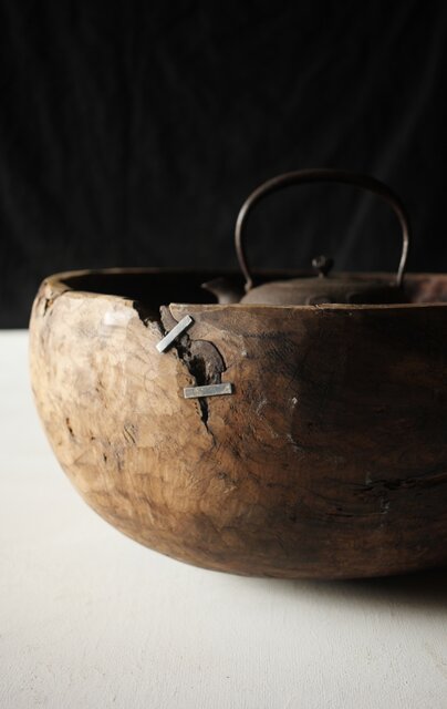 時代欅古木 銀鎹瓶掛/火鉢 X216｜骨董店 のびる 古美術 骨董 和風建具