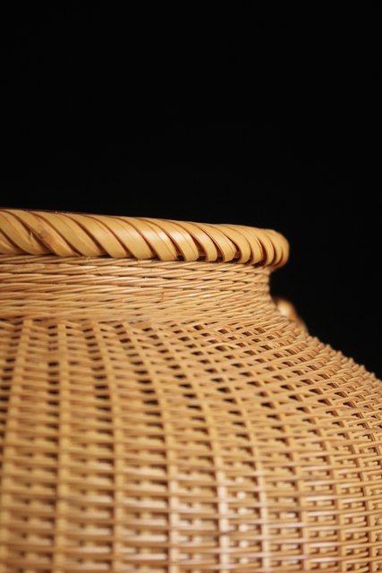 福田竹勇斎 白竹壺型竹籠 U120｜骨董店 のびる 古美術 骨董 和風建具